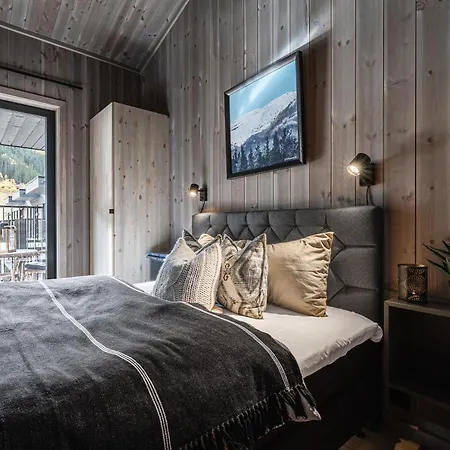 Apartment Penthouse With Large Rooftop Terrace, In-ski Out In